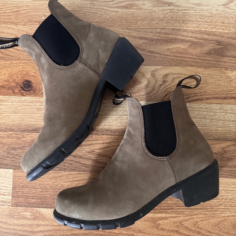 Blundstone suede Heeled Boots 7.5